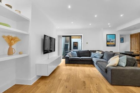 2 Bed Flat, Chesham Place, BN2 - Photo 2