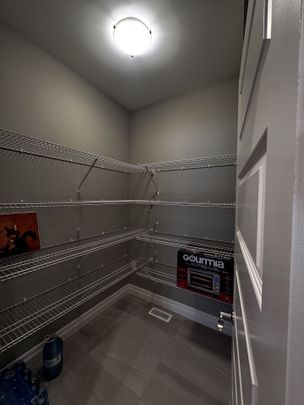 For Lease - 463 Martinique Avenue, Windsor, Ontario - Photo 1