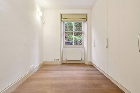 Prestigious residence at Kensington Mansions featuring four bedrooms. - Photo 5