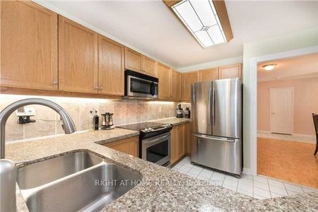 Detached Home For Lease | N8123966 - Photo 2