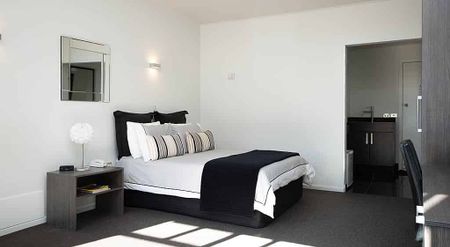 Executive rooms close to town for rent! - Photo 3