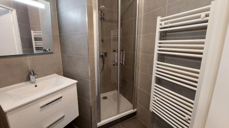 location Appartement T4 DE 91.3m² À PARIS - Photo 5