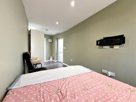 1 bedroom in a house share to rent - Photo 2