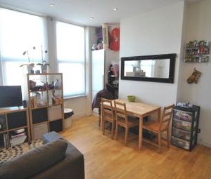 2 Bedrooms Flat to rent in Tottenham Lane, Crouch End N8 | £ 320 - Photo 1