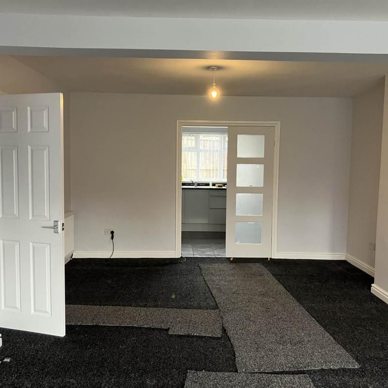 3 bedroom semi-detached house to rent - Photo 1