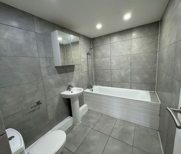 Studio Flat, Hanworth Road, TW3 - Photo 3