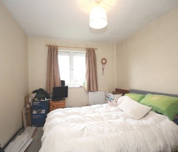 Calluna Court, Woking - Photo 2