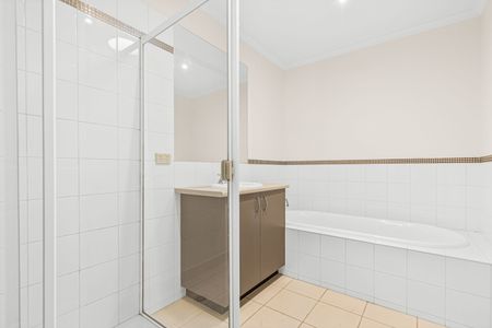 Freshly Pain and New Carpet though out - Photo 4