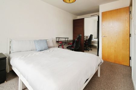 4 Bed Terraced House, New England Street, BN1 - Photo 2