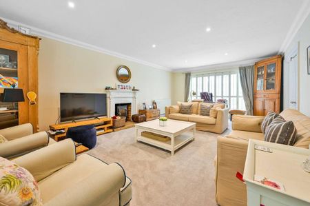 5 bedroom detached house to rent - Photo 2