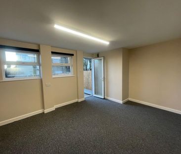 3 bedroom end of terrace house to rent - Photo 4