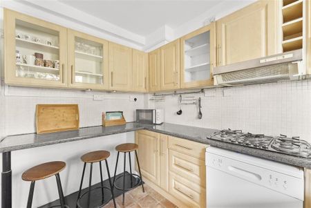4 bedroom flat to rent - Photo 3