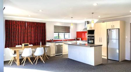 Fully Furnished 3-Bedroom Home in Ebdentown - Photo 5