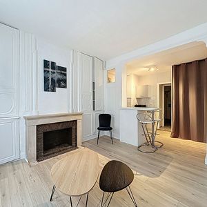 Appartement à louer - Studio meublé - HYPER CENTRE Châlons-en-Champagne - Photo 2