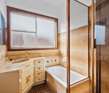 Expansive Five-Bedroom Home with Large Backyard - Photo 3
