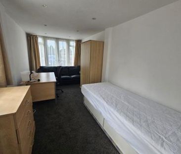 De Havilland Close - Photo 2