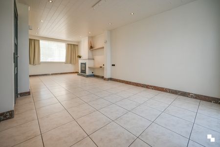 Rijwoning met uitweg achteraan en ruime garage te Izegem - foto 3
