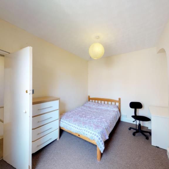 4 bedroom terraced house to rent - Photo 1