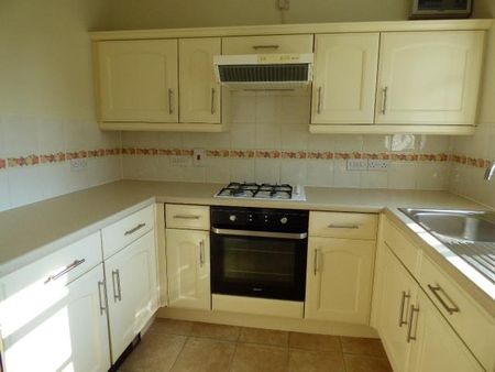 2 bedroom semi-detached house to rent - Photo 5