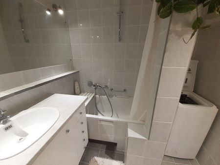 Warszawa, Aleja Solidarności - Photo 2