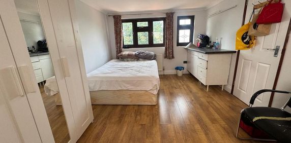 House share to rent - Photo 2