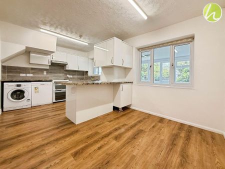 3 bedroom end of terrace house to rent - Photo 2