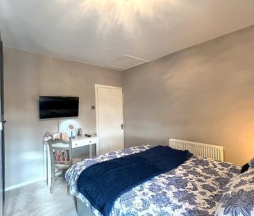 The Bank, Scholar Green - Photo 6