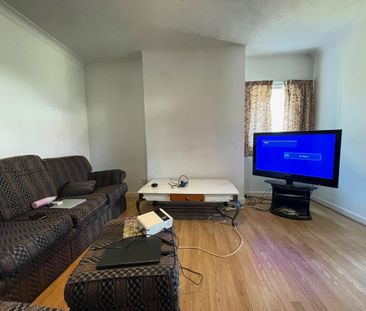 Earlham Road, Norwich - Photo 1