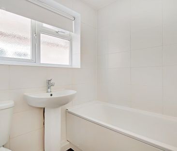 St Philips Avenue - Photo 4