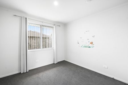 Comfortable Living In The Heart Of Dinsdale - Photo 4