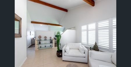 STUNNING FAMILY HOME LOCATED IN A QUITE CUL-DE-SAC! - Photo 2