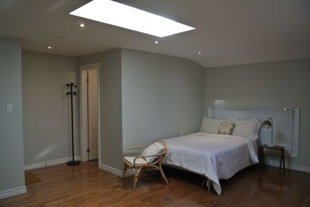 For Lease - 1088 Pearson Drive, Oakville, Ontario - Photo 2
