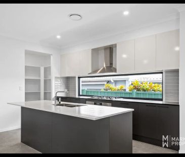 “MODERN 5 BED HOME IN PRIME LOCATION” - Photo 5