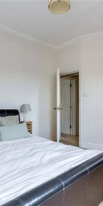 1 bedroom flat in London - Photo 3