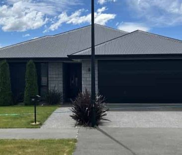 Spacious 4-Bedroom Home in Woodend - Photo 4