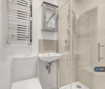 4 bedroom end of terrace house to rent - Photo 1