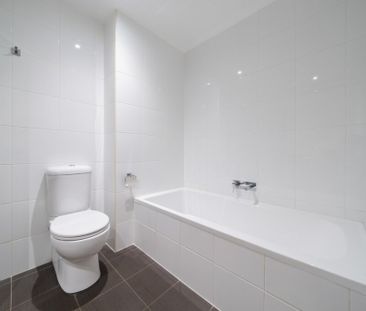 North-Facing 2 Beds Apartment Plus Room-Sized Study - Photo 6