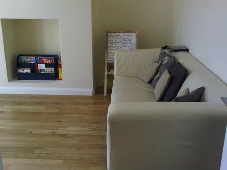 3 Bed Terraced House, Semley Road, SW16 - Photo 2