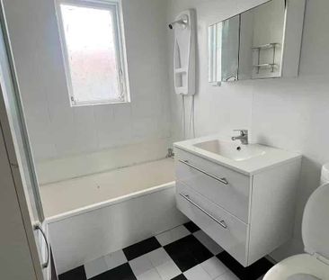 Charming Two-Bedroom Home in Trentham School Zone - Photo 5