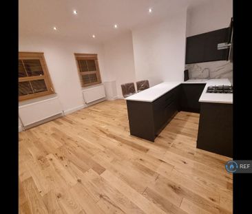 3 bedroom maisonette to rent - Photo 3