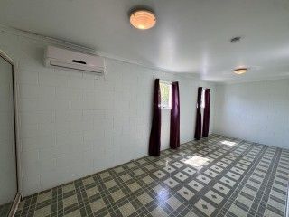 Conveniently located in the heart of Hyde Park, - Photo 5