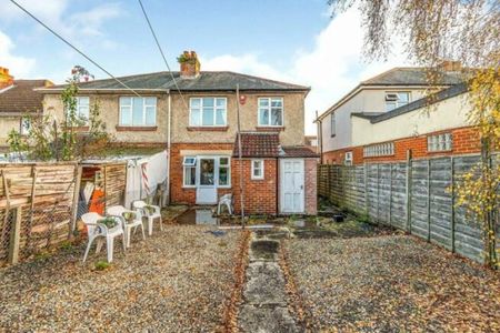 4 bedroom House To Let - Photo 5