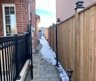 15 LEYBURN AVENUE - Photo 2