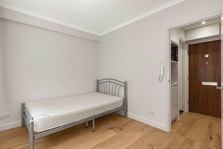 Buckingham Gate, London, SW1E 6PA - Photo 2