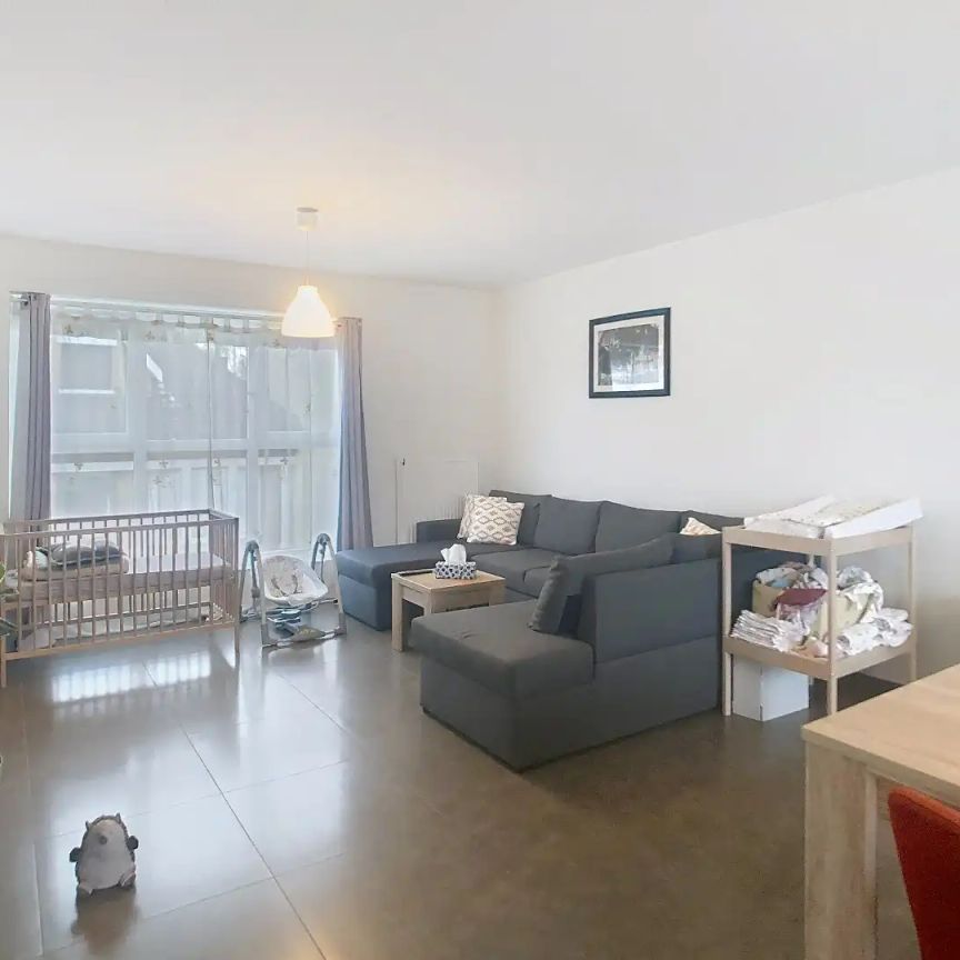 Zeer verzorgd duplex-appartement in centrum Westrozebeke, met tuintje, terras en carport - Photo 1