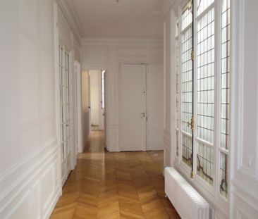 Appartement • Saint Philippe du Roule - Photo 1