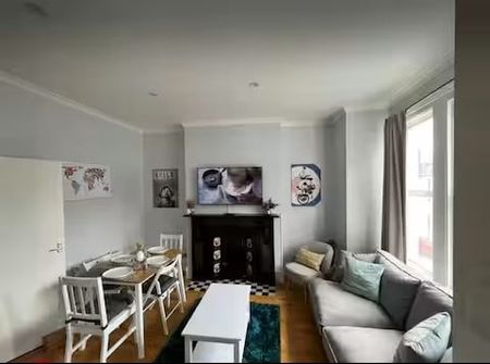 2 Bed Flat, Edgeley Road, SW4 - Photo 3