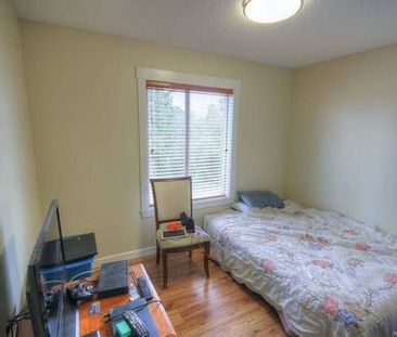 995 Plecas Crescent - Photo 3