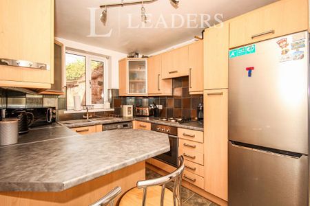 2 bedroom flat to rent - Photo 4