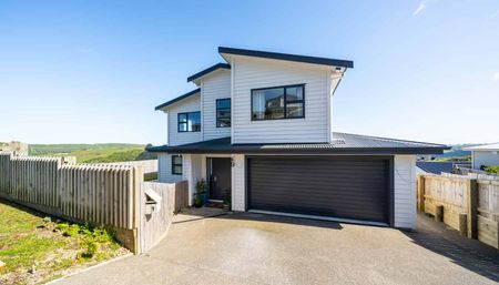 Spacious 4-Bedroom Family Home - Photo 2